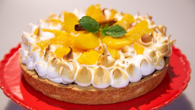 Брауни торта с праскови, брашно, масло, яйца, захар, шоколад, бакплувер, вода, белтъци, канела, ванилова захар